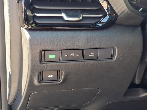 Certified 2025 Nissan Sentra SR FWD image 20