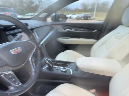 Used 2021 Cadillac XT5 Sportv image 3