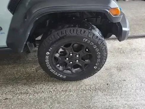 Used 2023 Jeep Wrangler Unlimited w/ Sun & Screen Package image 14