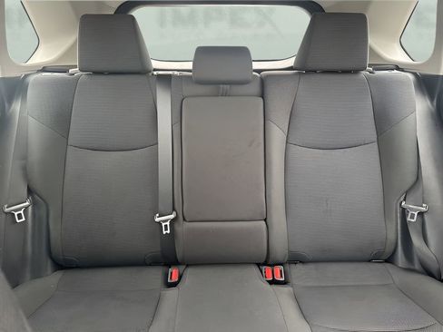 Used 2021 Toyota RAV4 LE image 10