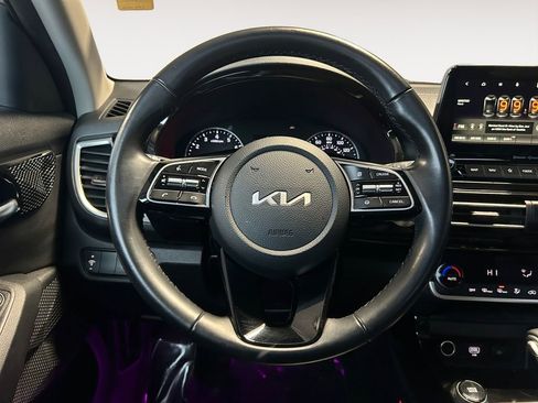 Used 2022 Kia Seltos EX image 14