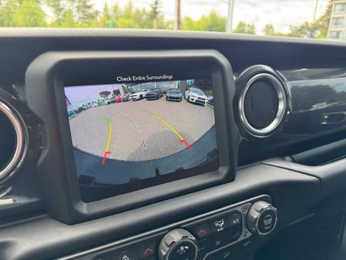 Used 2019 Jeep Wrangler Unlimited Sahara AWD/4WD image 19