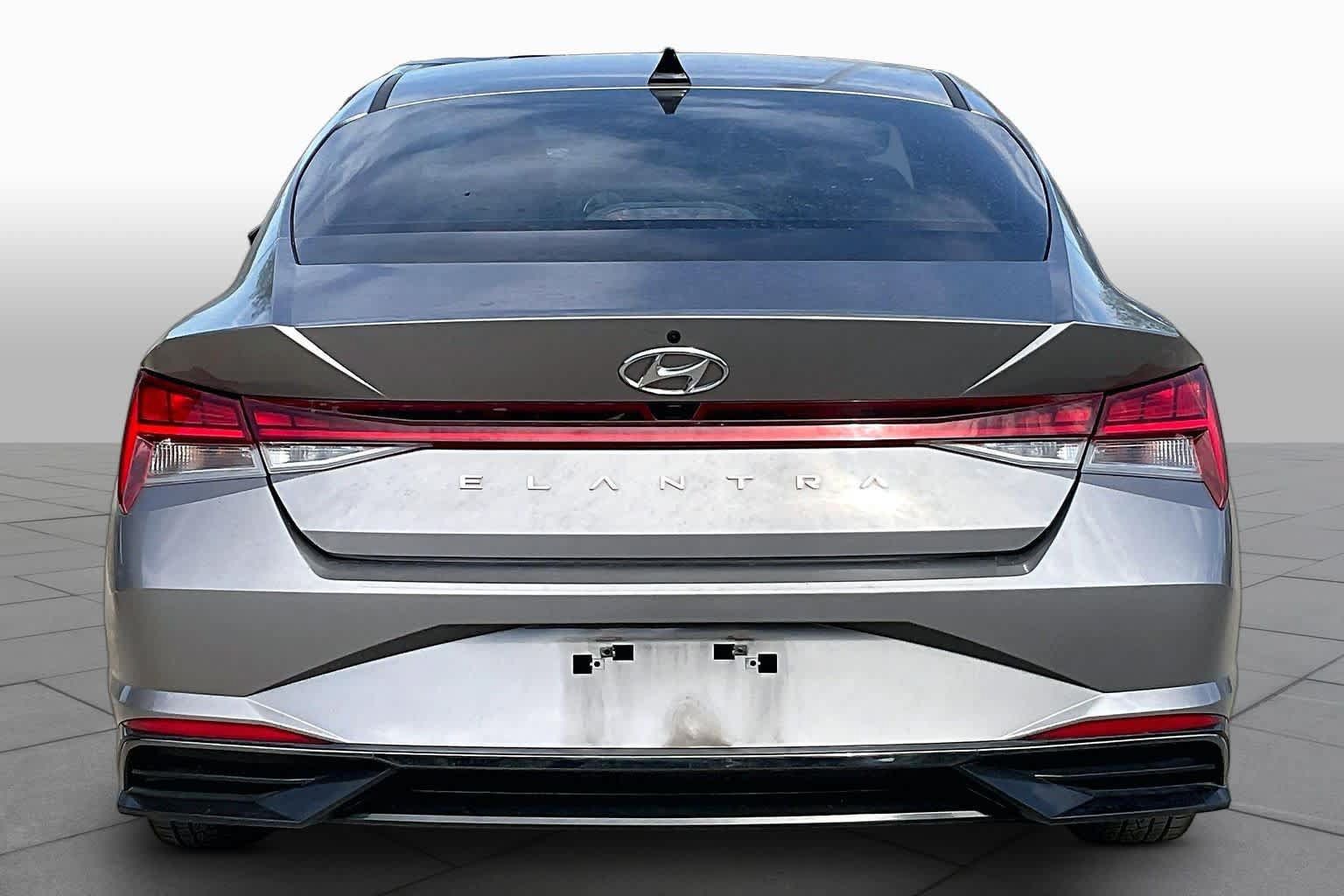 Used 2021 Hyundai Elantra SEL w/ Convenience + Premium Package FWD image 5