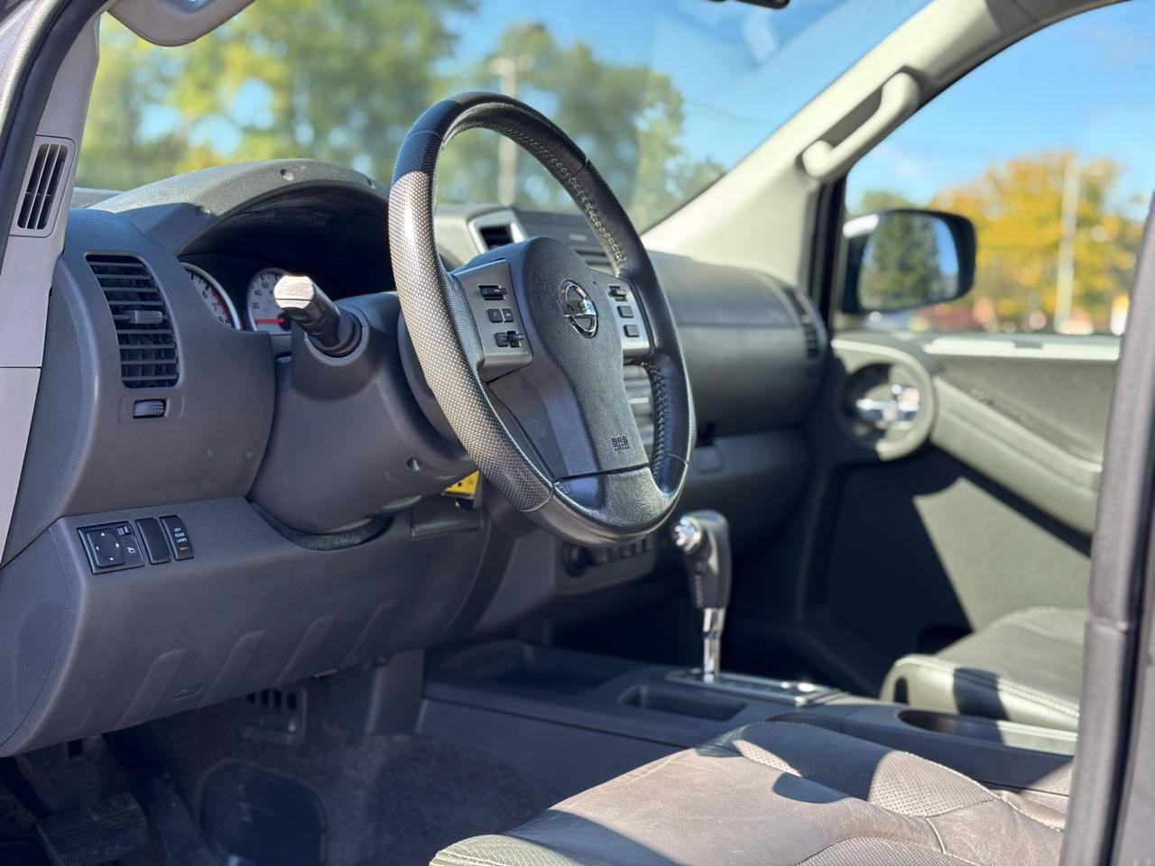 Used 2014 Nissan Xterra PRO-4X w/ Pro-4x Leather Package AWD/4WD image 17
