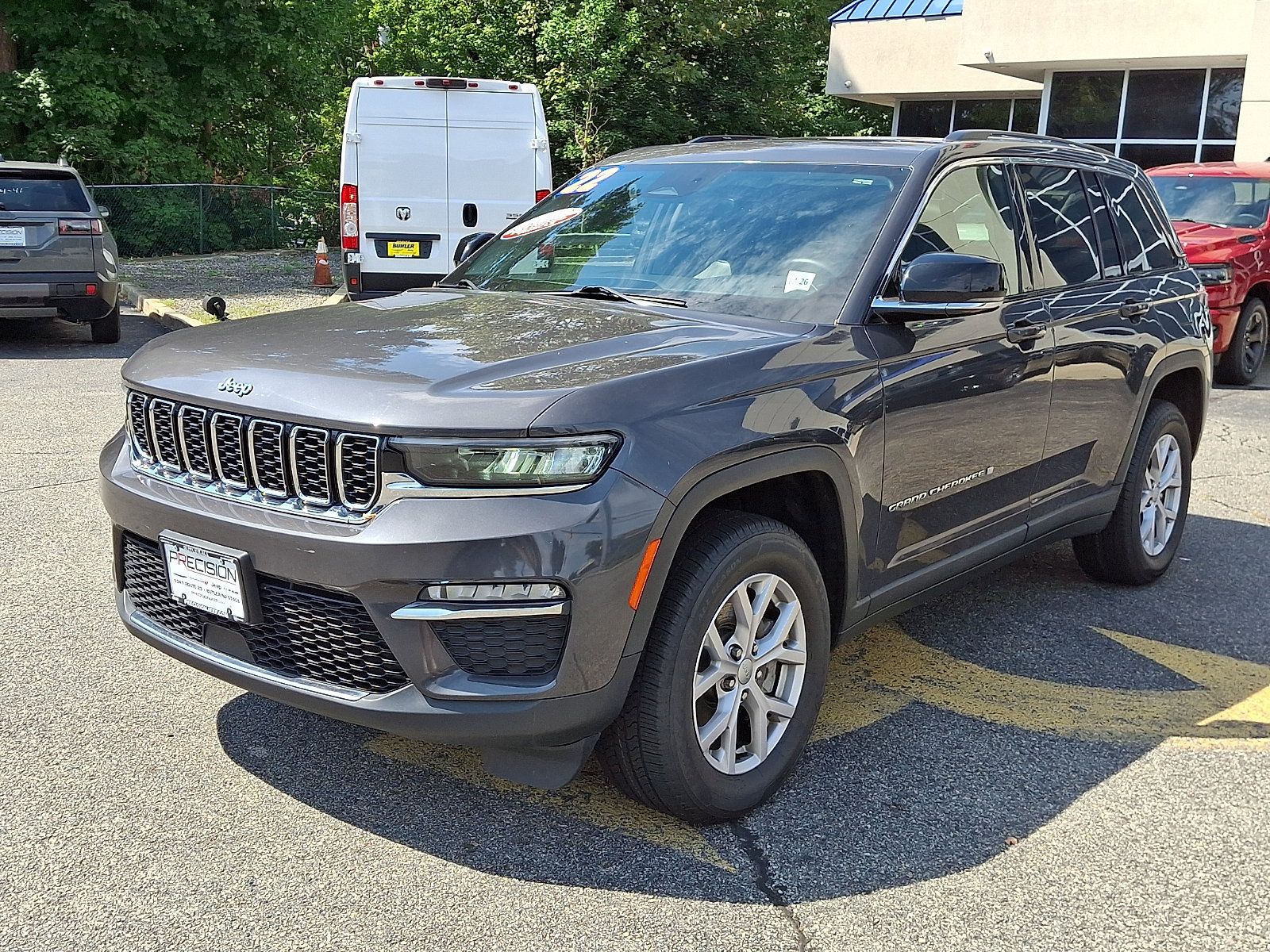Used 2022 Jeep Grand Cherokee Limited AWD/4WD image 3