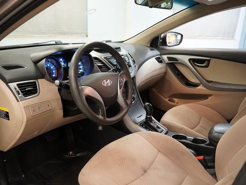 Used 2015 Hyundai Elantra SE image 6