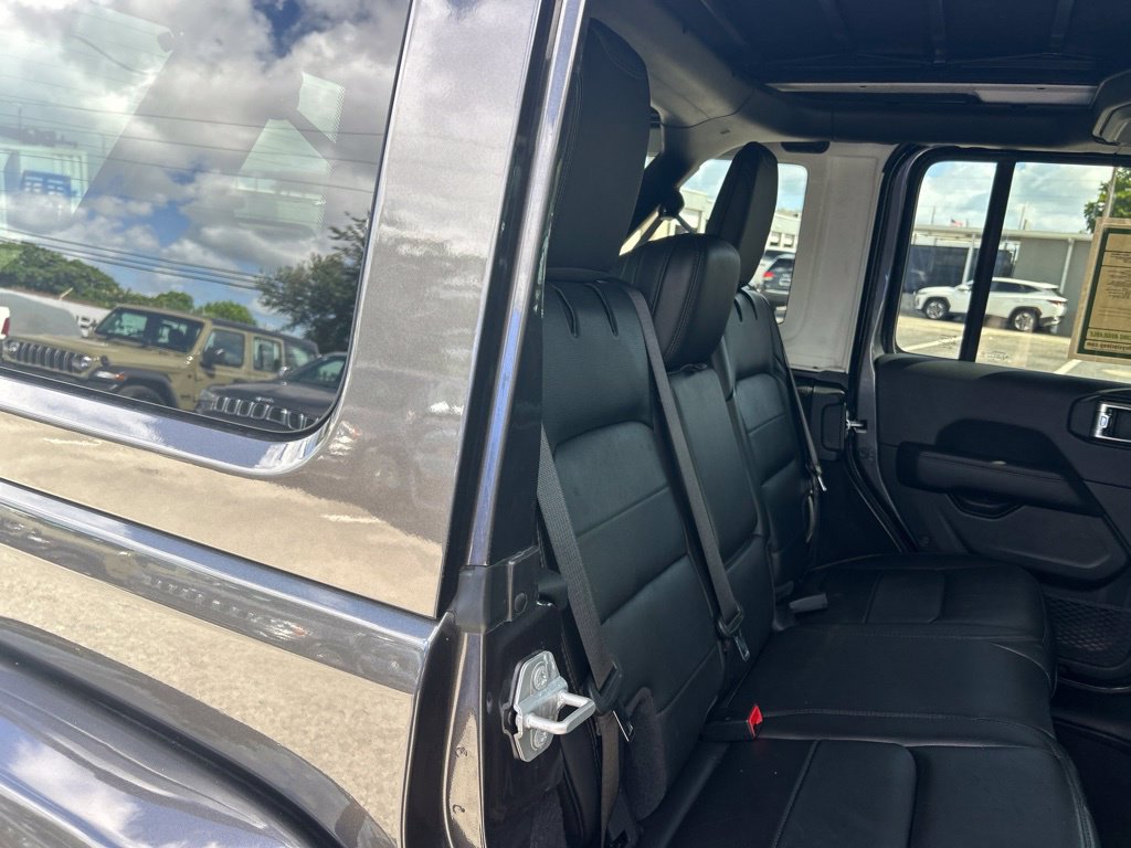 Used 2021 Jeep Wrangler Unlimited Sahara AWD/4WD image 29