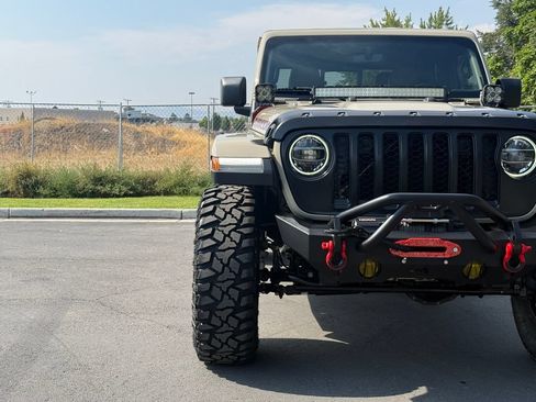 Used 2020 Jeep Gladiator Rubicon AWD/4WD image 4