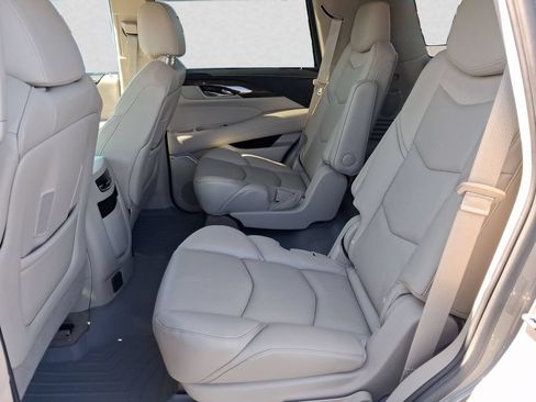 Used 2019 Cadillac Escalade Luxury w/ LPO, Radiant Package AWD/4WD image 11