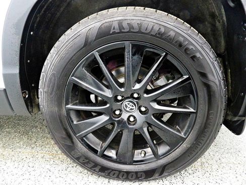 Used 2019 Toyota Highlander SE AWD/4WD image 23