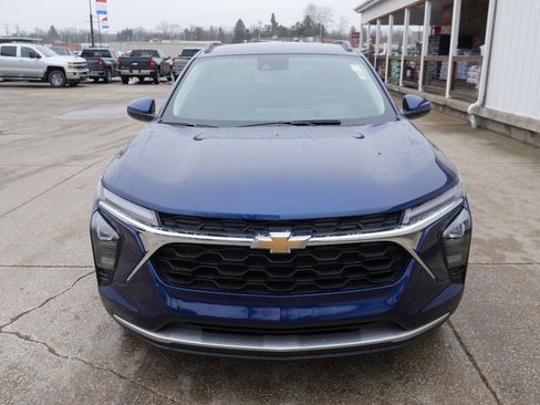 Used 2024 Chevrolet Trax LT w/ Driver Confidence Package image 3