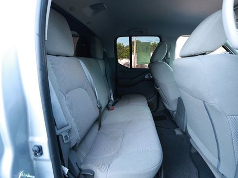 Used 2018 Nissan Frontier SV RWD image 25