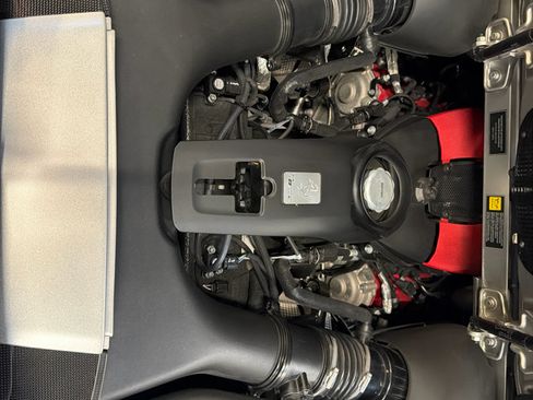 Used 2021 Ferrari F8 Tributo image 38