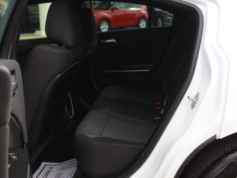 Used 2016 Dodge Charger SXT RWD image 13