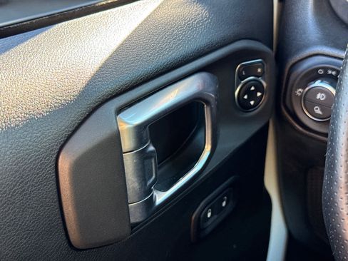 Used 2023 Jeep Gladiator Mojave w/ Cold Weather Group image 23