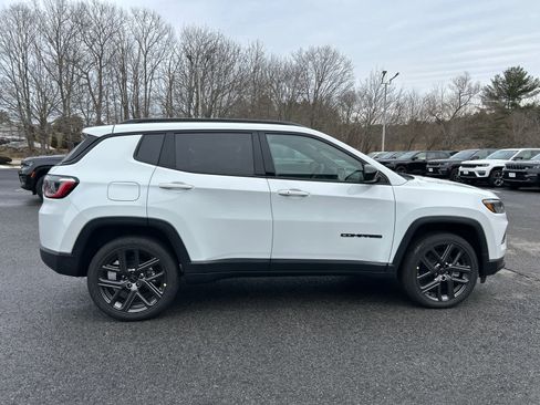 New 2026 Jeep Compass Latitude image 4
