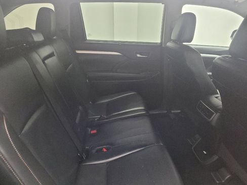 Used 2019 Toyota Highlander XLE w/ Protection Package #3 AWD/4WD image 19