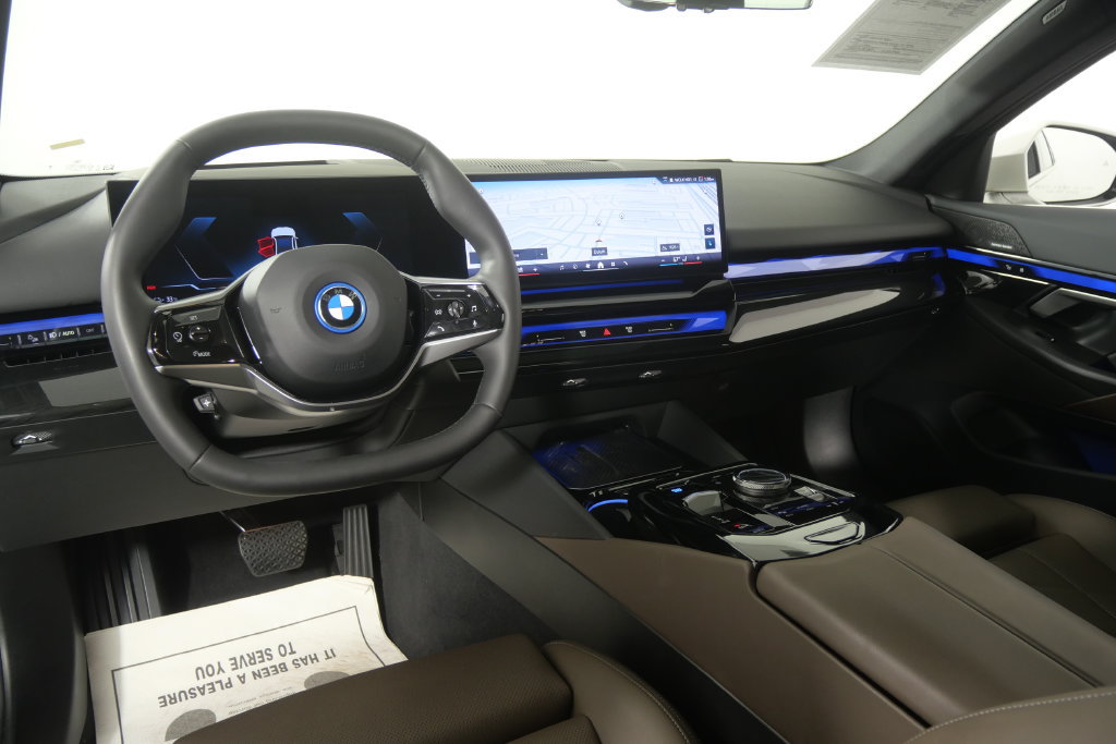 Used 2024 BMW i5 eDrive40i w/ Premium Package RWD image 18