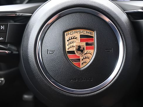 Certified 2025 Porsche Macan AWD/4WD image 23
