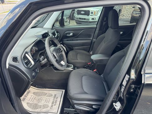 Used 2023 Jeep Renegade Latitude image 10