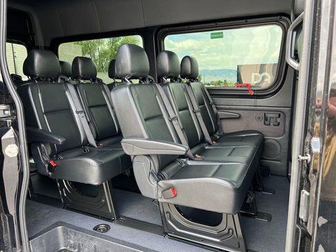 Used 2024 Mercedes-Benz Sprinter 2500 image 25