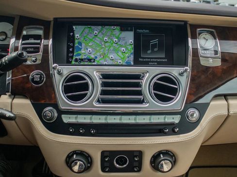 Used 2019 Rolls-Royce Wraith RWD image 48