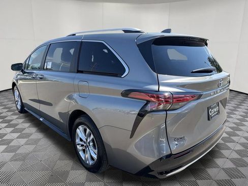 Used 2026 Toyota Sienna Limited FWD image 4