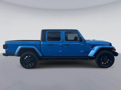 Used 2025 Jeep Gladiator Sport