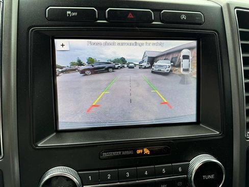 Used 2019 Ford Expedition XLT w/ Equipment Group 201A RWD image 32