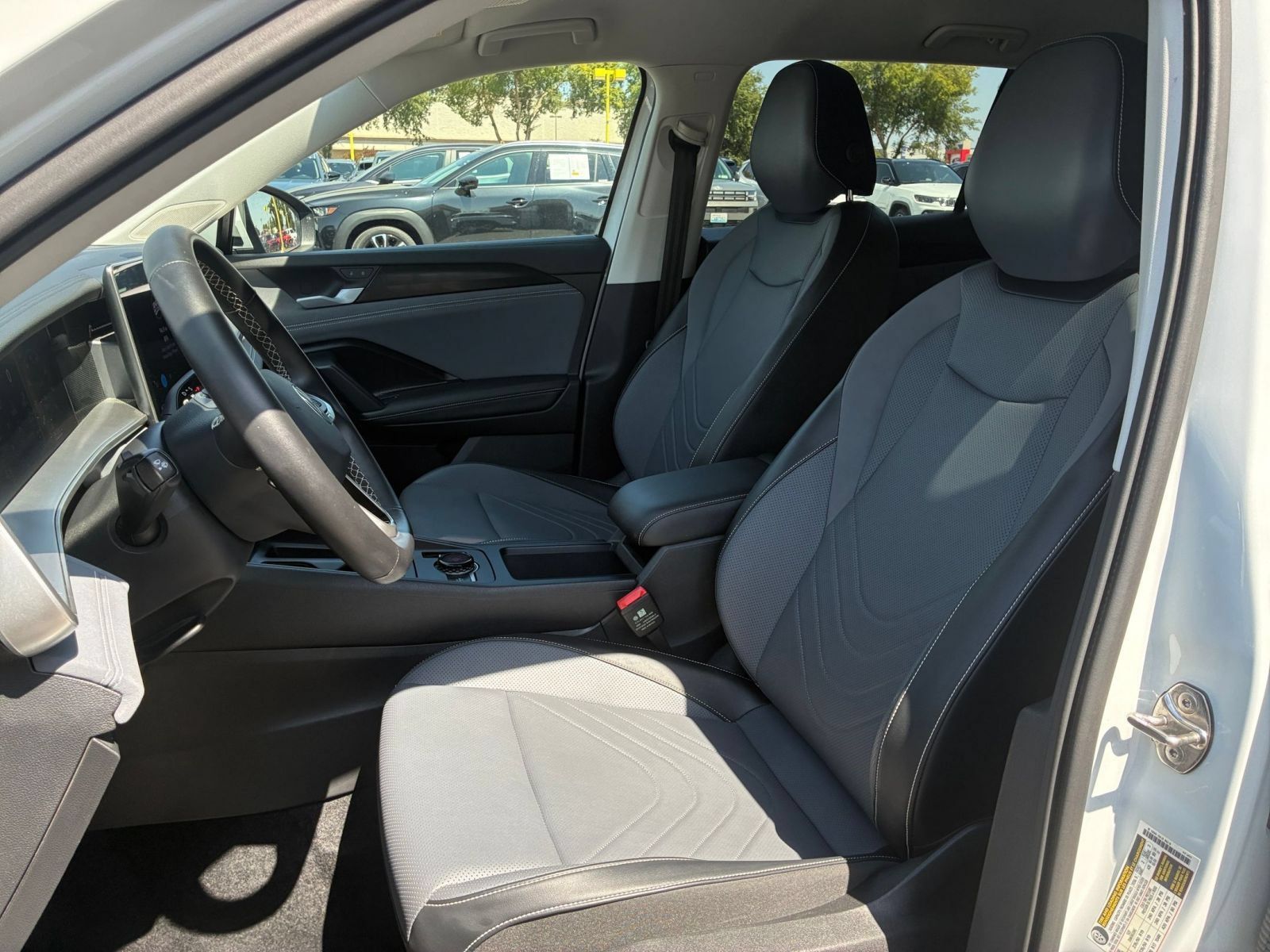 Used 2026 Volkswagen Tiguan SE FWD image 28