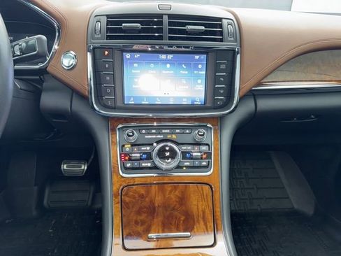 Used 2020 Lincoln Continental Black Label w/ Rear Seat Amenities Package image 19