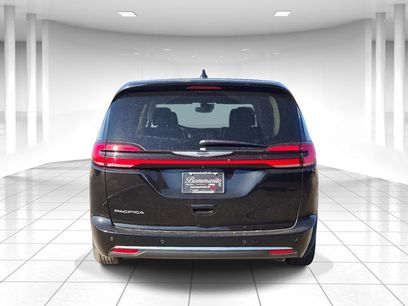 Used 2024 Chrysler Pacifica Touring-L