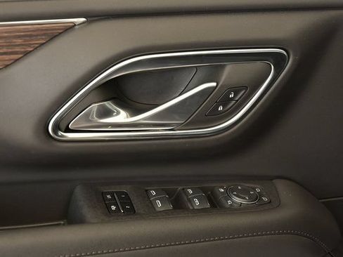 Used 2024 Chevrolet Suburban High Country AWD/4WD image 13