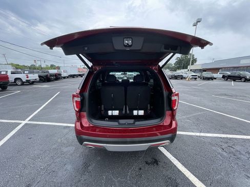 Used 2017 Ford Explorer XLT w/ Equipment Group 202A FWD image 26