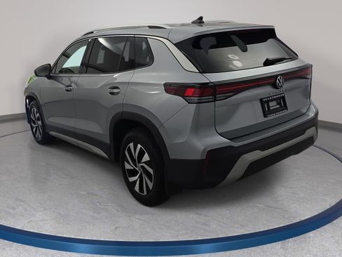 Used 2025 Volkswagen Tiguan S image 7