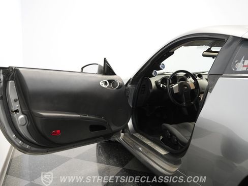 Used 2005 Nissan 350Z Coupe w/ (N93) Cargo Convenience Pkg image 36