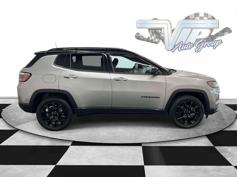 Used 2022 Jeep Compass Latitude AWD/4WD image 5