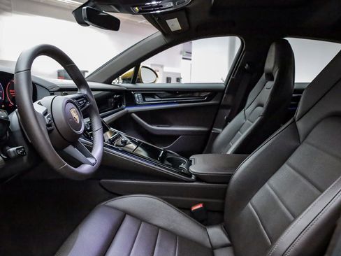 Used 2025 Porsche Panamera image 23