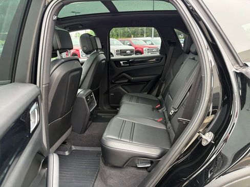 Used 2021 Porsche Cayenne AWD/4WD image 14