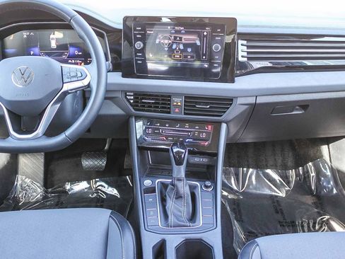 Used 2025 Volkswagen Jetta SE w/ Black Wheel Package image 13