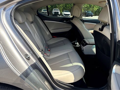 Used 2021 Genesis G70 2.0T image 12