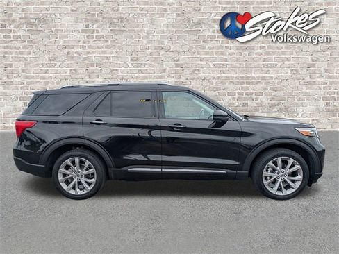 Used 2023 Ford Explorer Platinum w/ Technology Package image 3