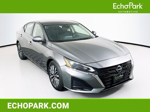 Used 2023 Nissan Altima 2.5 SV FWD image 1