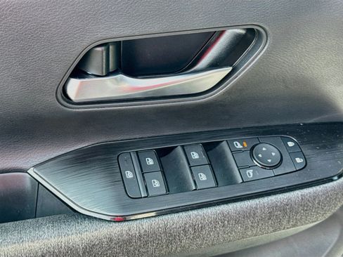 Used 2026 Nissan Kicks SV FWD image 17