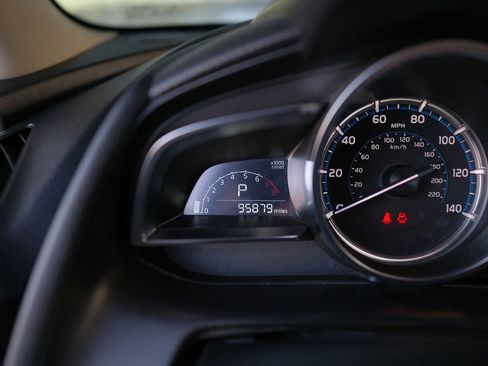 Used 2019 Toyota Yaris XLE image 42