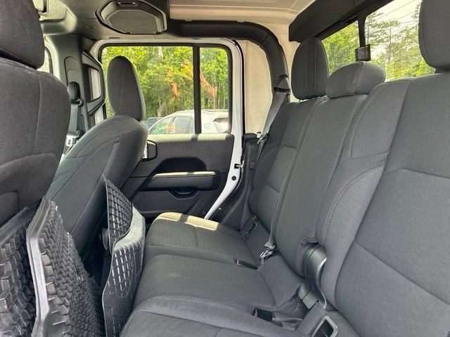 Used 2021 Jeep Gladiator Overland w/ Trailer Tow Package AWD/4WD image 21