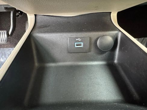 Used 2017 Ford Fusion SE image 35