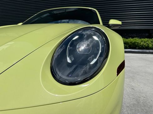 Certified 2025 Porsche 911 Carrera RWD image 9