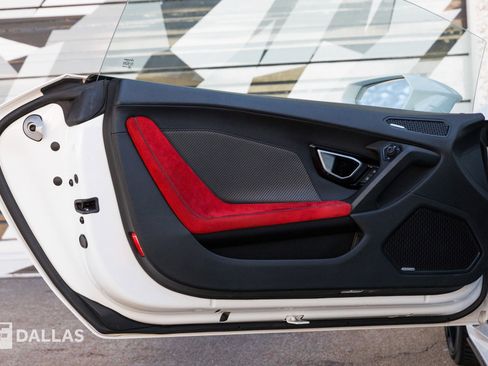 Used 2020 Lamborghini Huracan EVO image 19