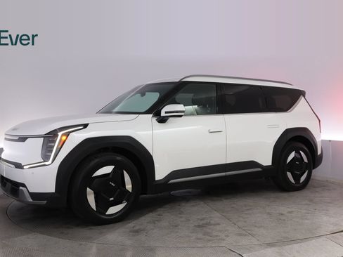 Used 2024 Kia EV9 Wind AWD/4WD image 18